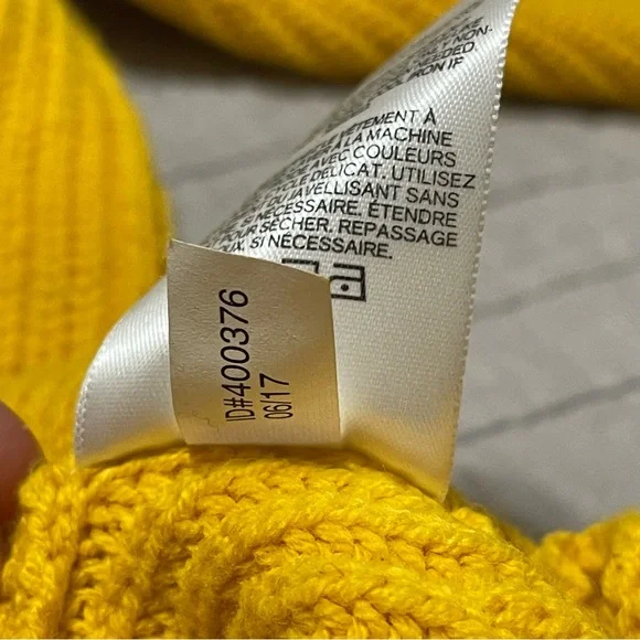 EXPRESS Yellow Oversized V Neck Sweater Size Large - Picture 8 of 8